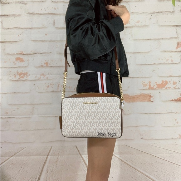 Michael Kors Jet Set ItemLG EW Crossbody - Picture 14 of 16